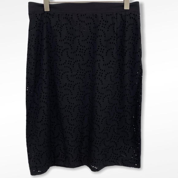 Fuzzi Italian Black Perforated Mid-length Skirt - Picture 7 of 7